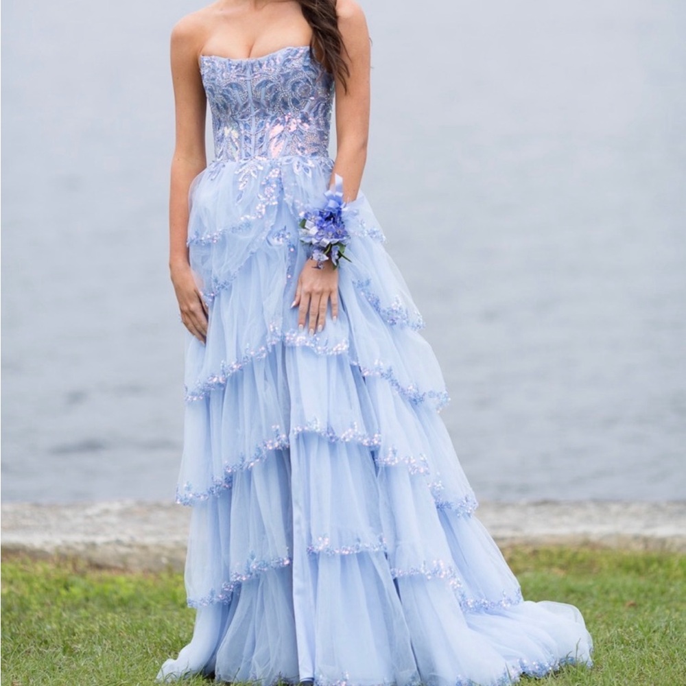 Elegant Blue Tiered Evening Gown - Picture 3 of 3